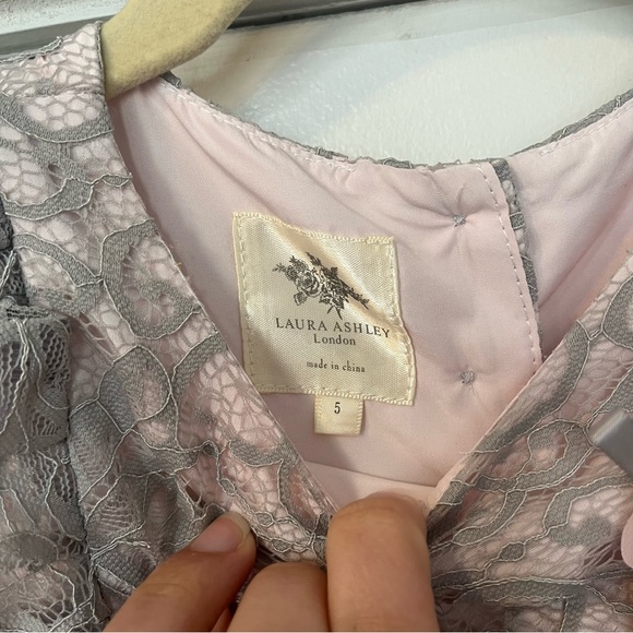 Laura Ashley Light Pink and Gray Lace Dress Girl’s size 5 short sleeve party - Picture 5 of 9